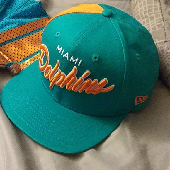 Miami Dolphins hat - Picture 2 of 4